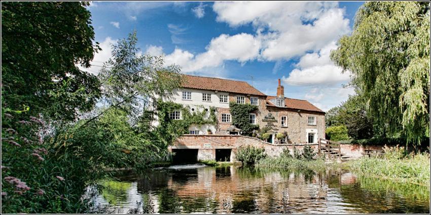 Sculthorpe Mill Hotel Fakenham Exterior foto
